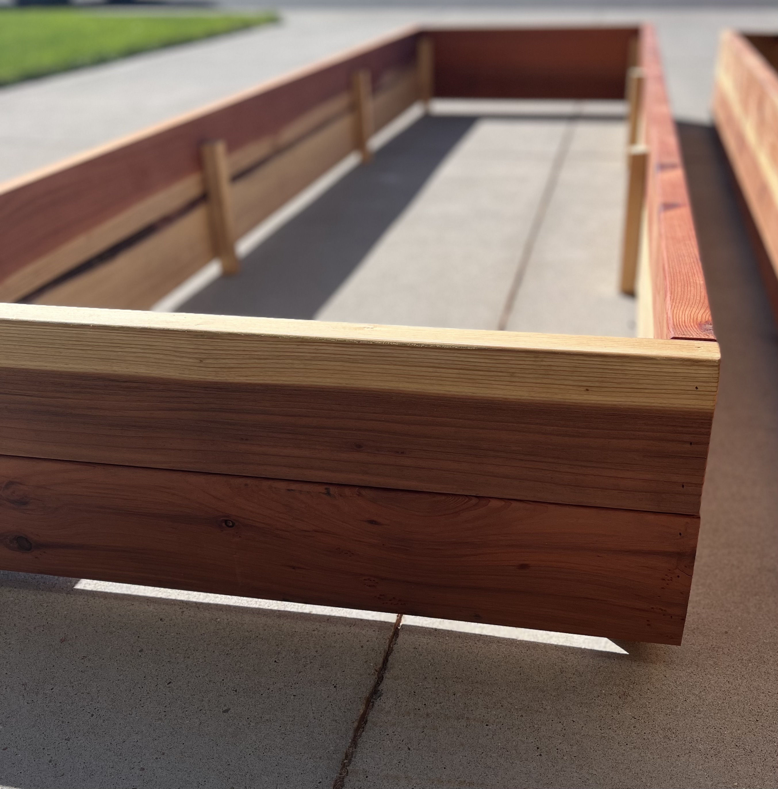 Easy DIY raised garden bed